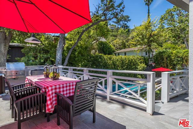 2205 Beverly Glen Place, Los Angeles CA: https://media.crmls.org/mediaz/c024c659-a880-48a5-9577-6b1f8b06df88.jpg