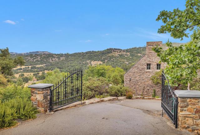 3839 Deer Lake Park Rd, Julian CA: https://media.crmls.org/mediaz/c024eecd-afdd-475f-938b-1d35bad6736c.jpg