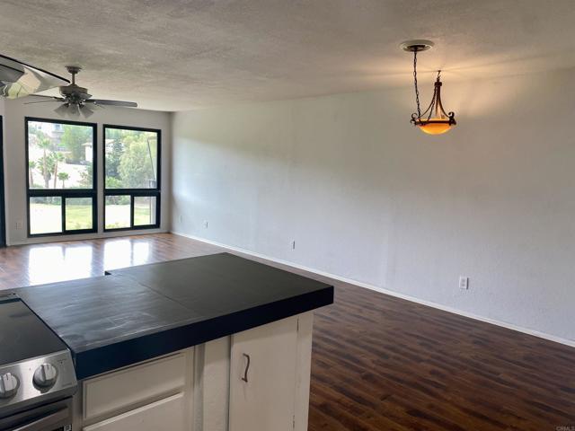 Detail Gallery Image 11 of 19 For 2507 Navarra Dr #202,  Carlsbad,  CA 92009 - 1 Beds | 1 Baths