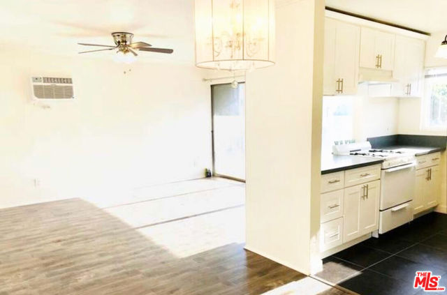 4171 W 4th Street, Los Angeles CA: https://media.crmls.org/mediaz/c02621d3-2f8a-4c49-8d65-fb07540c5f0d.jpg