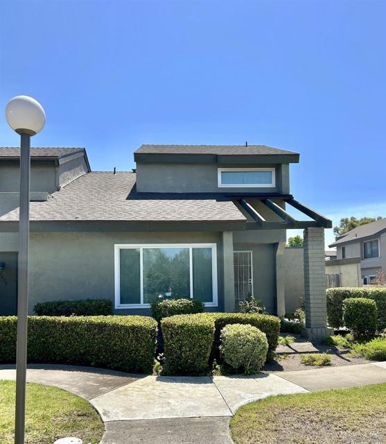 10828 Lamentin Ct, San Diego CA: https://media.crmls.org/mediaz/c026964d-f8fa-44ee-b275-9d6898d8dc86.jpg