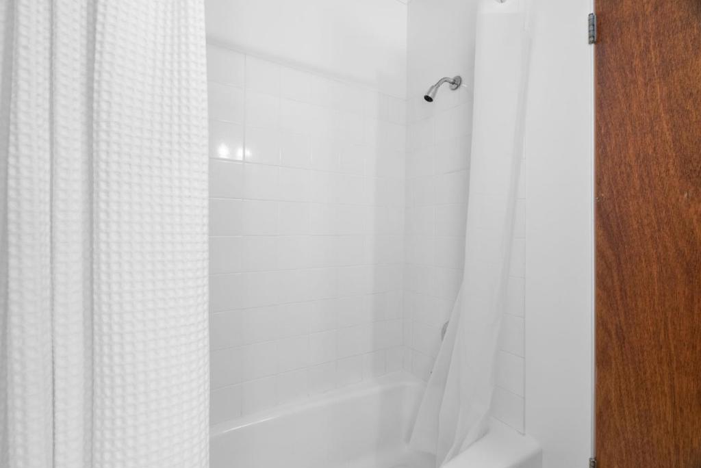 https://media.crmls.org/mediaz/c026b110-2b25-4048-ada6-1a018b07b1db.jpg?preset=X-Large