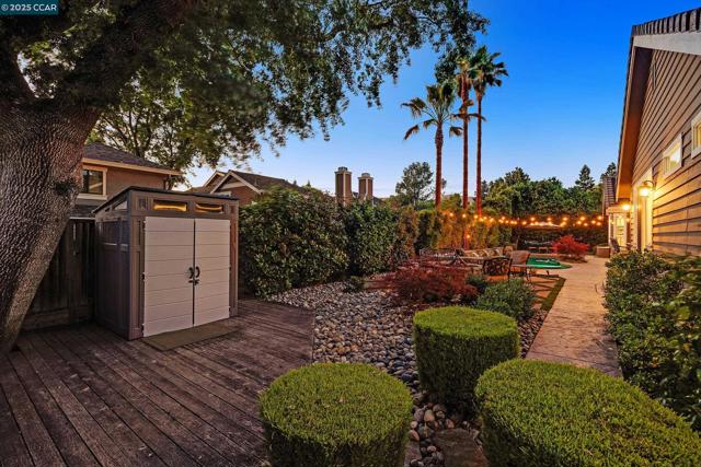10 Woodside Dr, Danville CA: https://media.crmls.org/mediaz/c0271a2c-ab7e-4c18-b97b-b71ffc440ca3.jpg