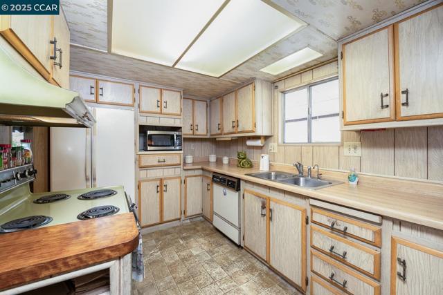 2019 Dalis Drive, Concord CA: https://media.crmls.org/mediaz/c0277485-aa48-4288-bb24-5426e52f8cb6.jpg