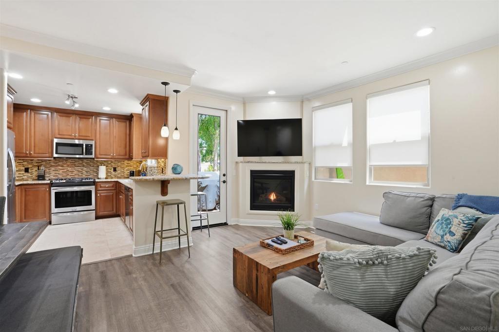 1137 Felspar Street - photo 4