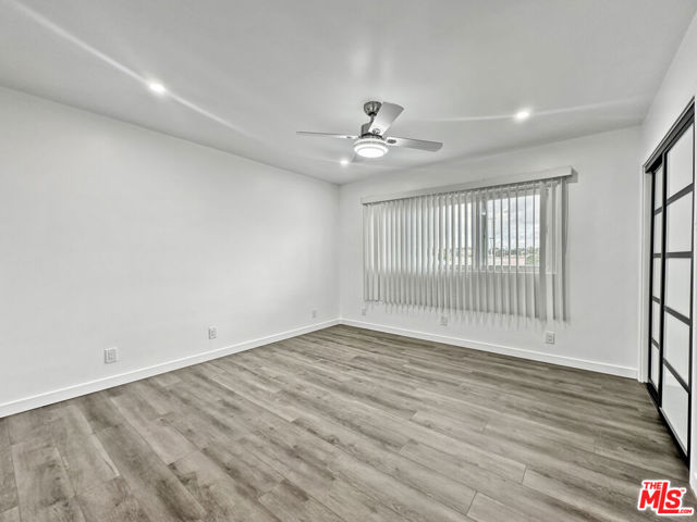 817 E Nutwood Street, Inglewood CA: https://media.crmls.org/mediaz/c027c550-861b-426a-8e37-9689dae35ea8.jpg