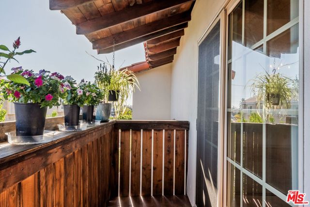 21925 Belshire Avenue, Hawaiian Gardens CA: https://media.crmls.org/mediaz/c0286af7-8af8-4a68-ad4e-7dce07db8899.jpg