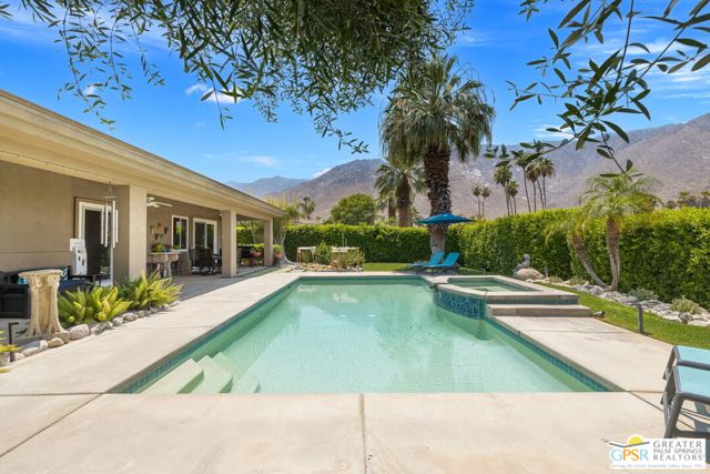 450 E Bogert Trail, Palm Springs CA: https://media.crmls.org/mediaz/c02892b9-274e-4b84-aa3d-bc3ed05ed753.jpg