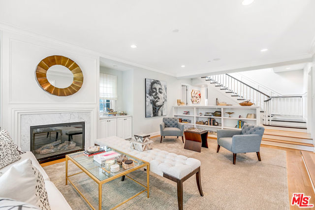 328 El Camino Drive, Beverly Hills CA: https://media.crmls.org/mediaz/c028c44d-6e05-412b-a37d-bf68e6a2cb12.jpg