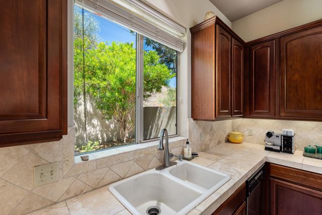 54385 Avenida Madero, La Quinta CA: https://media.crmls.org/mediaz/c028df28-3f41-42fa-90da-6483c1c5a4f3.jpg