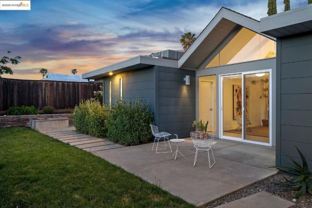 4003 Santa Fe CT, Concord CA: https://media.crmls.org/mediaz/c0295c86-67f7-448c-84d7-9ed38145729a.jpg