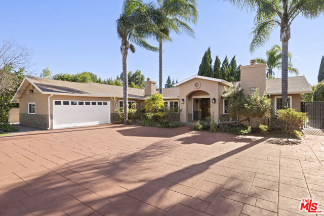 22910 Collins Street photo 1