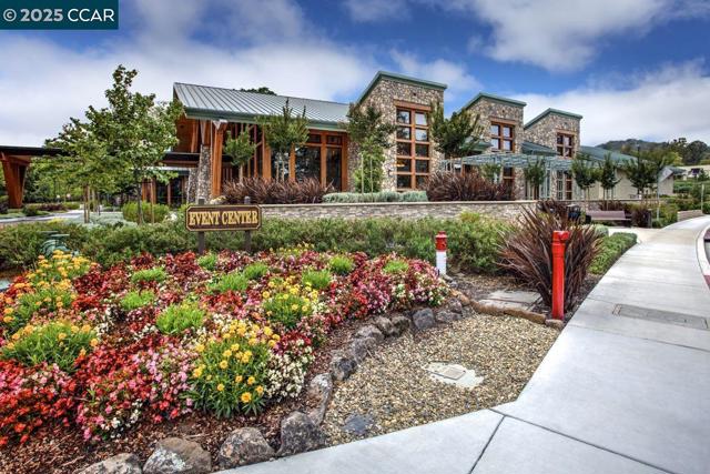 2200 Pine Knoll Dr, Walnut Creek CA: https://media.crmls.org/mediaz/c029d0df-07cb-44a2-aa14-81eae9972128.jpg