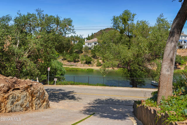 141 Lake Sherwood Drive, Lake Sherwood CA: https://media.crmls.org/mediaz/c029f9cb-9ab5-4326-b97b-e66101109e13.jpg
