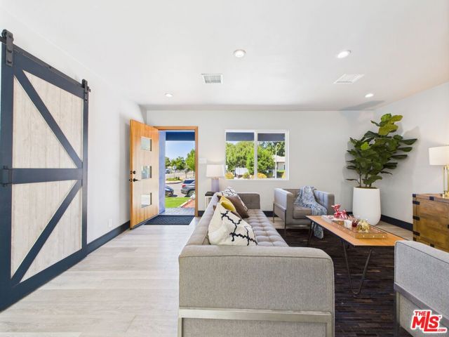 17660 Martha Street, Encino CA: https://media.crmls.org/mediaz/c02a9a0c-83e6-4957-8832-8f54ea17fcc3.jpg