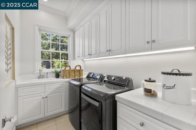 1826 Alameda Diablo, Diablo CA: https://media.crmls.org/mediaz/c02acc6e-e0e0-4911-86bc-c7d690f8abd9.jpg