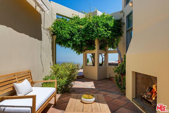 Drew Fenton | 1058 Vista Grande Drive Pacific Palisades CA | MLS: 7137758