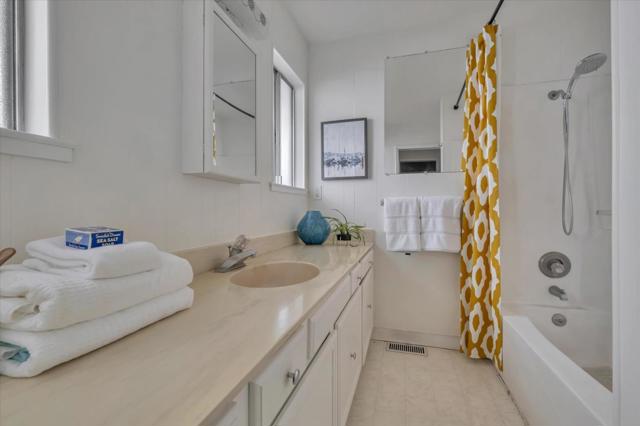 103 Darlington ln, Soquel CA: https://media.crmls.org/mediaz/c02b26bf-0889-4328-8a83-954489e22e6a.jpg