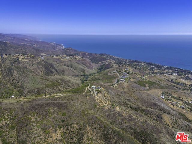 2 Murphy Way, Malibu CA: https://media.crmls.org/mediaz/c02b8dad-66d0-41ae-b8d9-43e48ff8d2ee.jpg