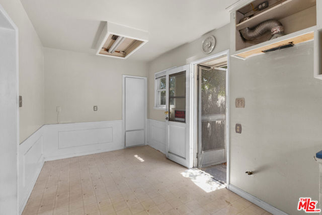 1344 N Parish Place, Burbank CA: https://media.crmls.org/mediaz/c02c9c3d-8d48-4ebd-bf54-404997ec74ba.jpg