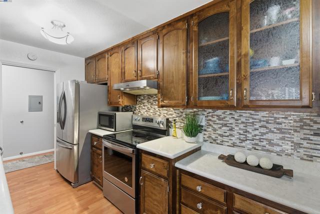 26953 Hayward Blvd, Hayward CA: https://media.crmls.org/mediaz/c02ce7c2-d398-42e9-9a1b-3dae014a4771.jpg