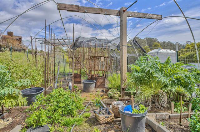 420 Yellowbrick Road, Watsonville CA: https://media.crmls.org/mediaz/c02dfcc5-0dc6-445c-be21-4aa94931089b.jpg