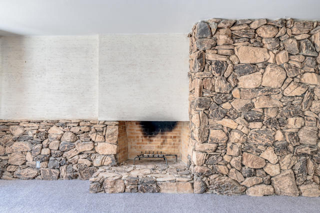 197 W Via Lola, Palm Springs CA: https://media.crmls.org/mediaz/c02dff85-23d3-4df5-9542-f8a96c44aecb.jpg