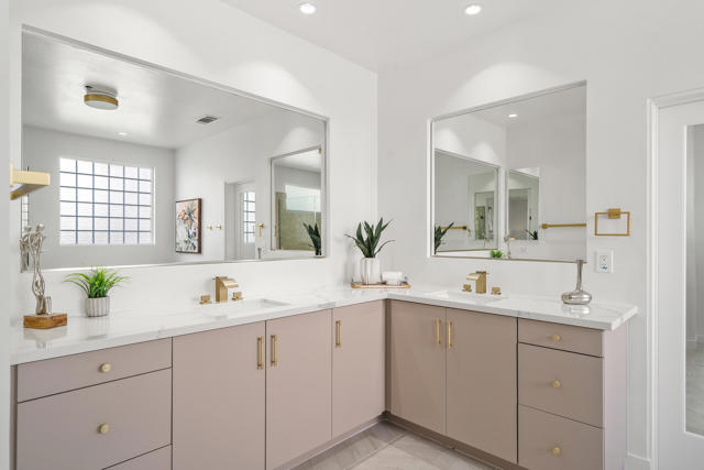 4315 Vantage Lane, Palm Springs CA: https://media.crmls.org/mediaz/c02e0133-b64f-4fd3-8c62-fff81b5856d4.jpg