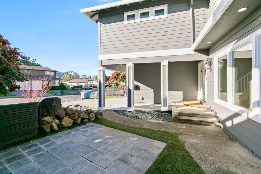 C02Ebebc 8B73 4A8A 8A53 6A29Cd06Ece6 63 Kathleen Court, Pacifica, Ca 94044 &Lt;Span Style='BackgroundColor:transparent;Padding:0Px;'&Gt; &Lt;Small&Gt; &Lt;I&Gt; &Lt;/I&Gt; &Lt;/Small&Gt;&Lt;/Span&Gt;