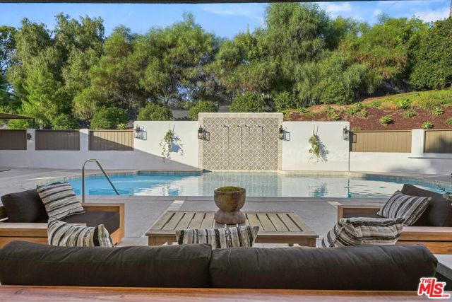 431 Montana Circle, Ojai CA: https://media.crmls.org/mediaz/c02f004b-5c2f-4515-a93e-6679c8b433fa.jpg