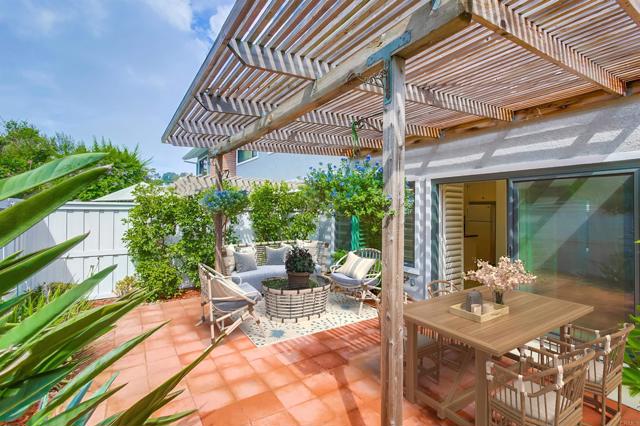 8037 Caminito Mallorca, La Jolla CA: https://media.crmls.org/mediaz/c02f03f0-3a55-4238-94d3-a6b4e014acf1.jpg