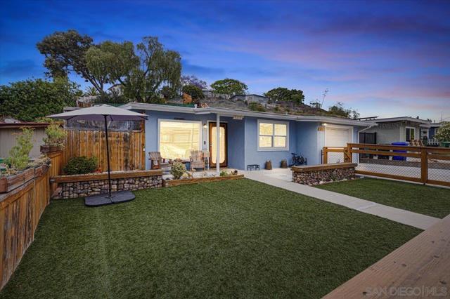 6212 Streamview Dr, San Diego CA: https://media.crmls.org/mediaz/c02f28d9-a6f9-4215-872e-e4fd40235172.jpg