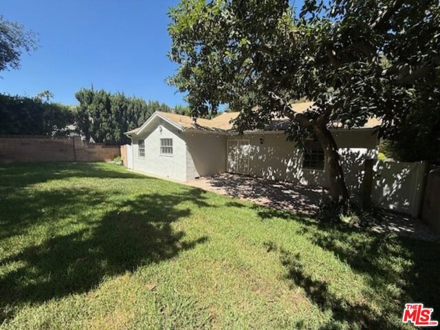 2515 Canyon Drive, Los Angeles CA: https://media.crmls.org/mediaz/c02f4018-6a65-42d2-a33b-25912eb16a75.jpg