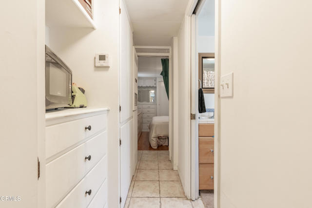 1075 Loma Drive, Ojai CA: https://media.crmls.org/mediaz/c03033d9-9b40-49ea-bc9b-77630482d566.jpg