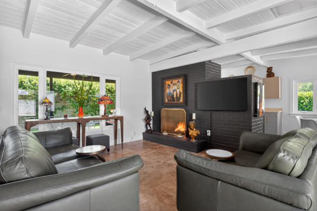 684 N Paseo De Anza, Palm Springs, CA 92262
