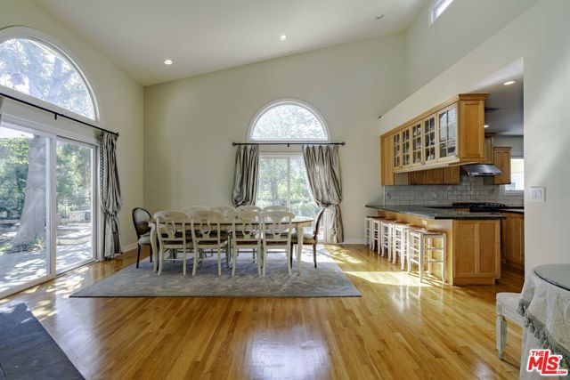 2250 Betty Lane, Beverly Hills CA: https://media.crmls.org/mediaz/c030d935-b72b-4988-9026-a0468a5af5fd.jpg