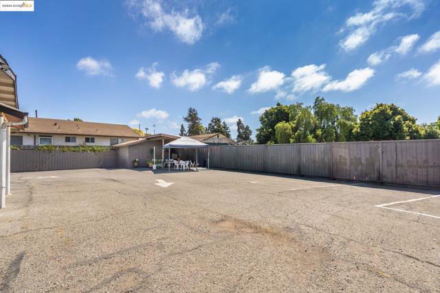 18905 Standish Ave, Hayward CA: https://media.crmls.org/mediaz/c030e748-6866-44c4-a59d-b4db81cb318b.jpg