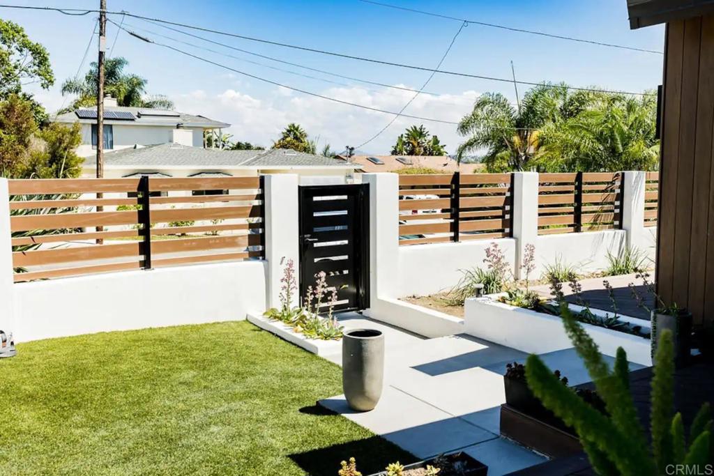 3761 Oleander Dr - photo 2