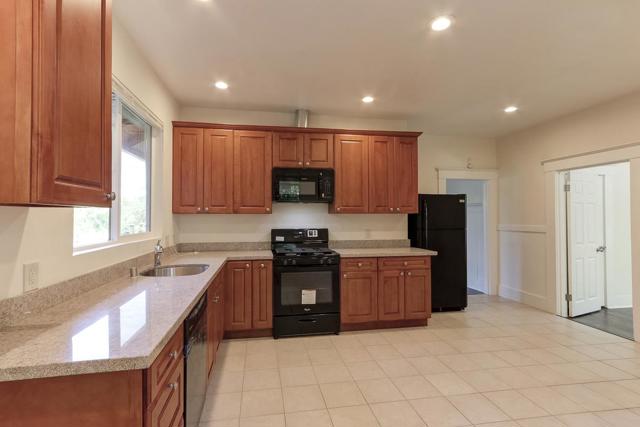 19 S Delaware Street, San Mateo CA: https://media.crmls.org/mediaz/c0317004-942f-451a-8085-449665fab589.jpg