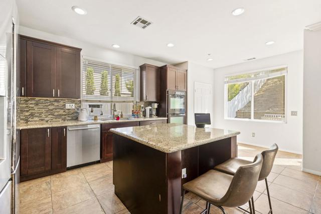 Detail Gallery Image 5 of 30 For 814 Sierra Verde, Vista,  CA 92084 - 4 Beds | 2/1 Baths