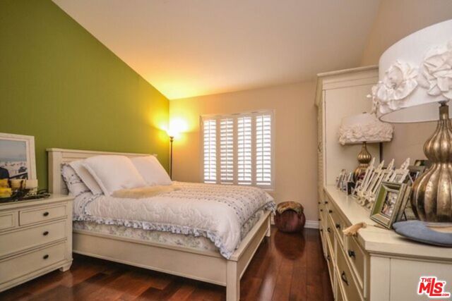 4516 Ramsdell Avenue, La Crescenta CA: https://media.crmls.org/mediaz/c0318c2e-d500-4825-9f86-7ac33a0aff92.jpg