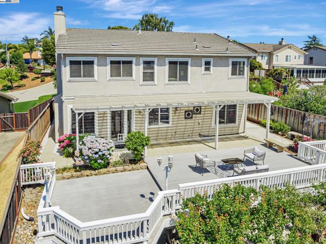4069 Pergola CT, Castro Valley CA: https://media.crmls.org/mediaz/c031c28f-af3f-4dc5-937c-fbb789456dac.jpg