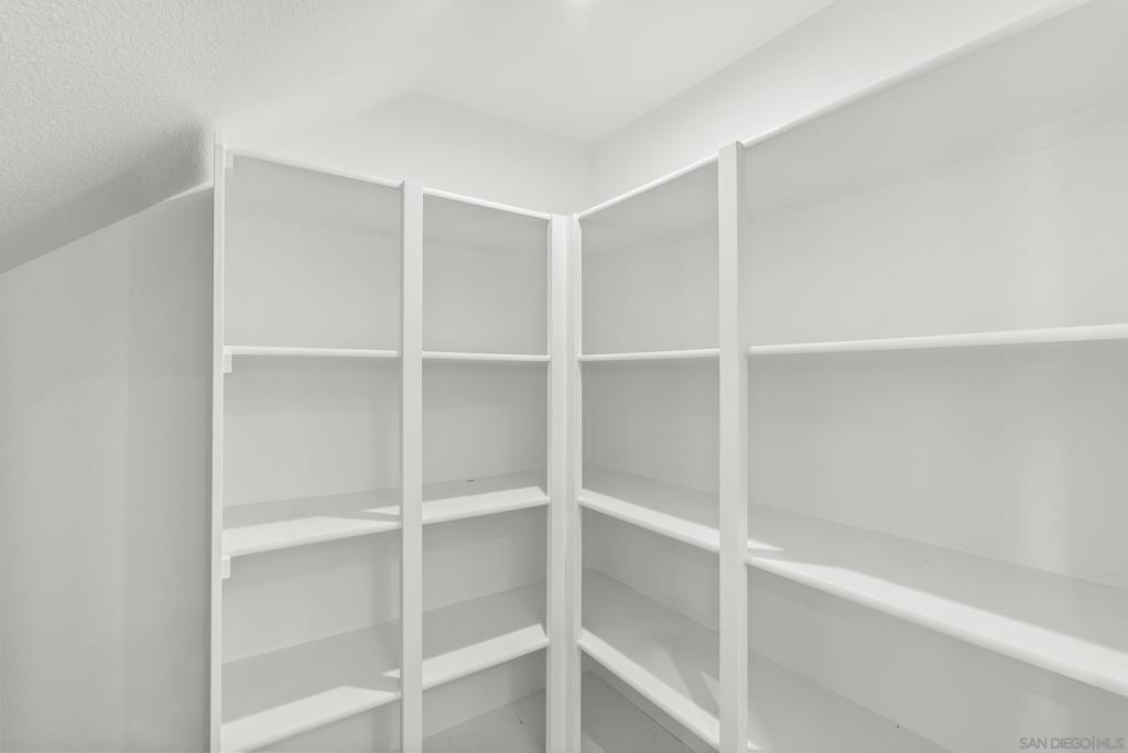 https://media.crmls.org/mediaz/c032b925-61e3-40e2-aeb4-32121effab3c.jpg?preset=X-Large