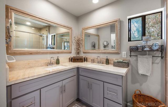 2708 Grove Ave, Carlsbad CA: https://media.crmls.org/mediaz/c032bb03-eb88-4ba2-93e7-eb47a51b81ce.jpg