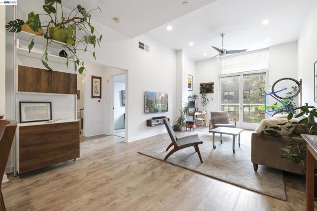 630 Thomas L Berkley Way, Oakland CA: https://media.crmls.org/mediaz/c0333716-cd85-4c5c-9e11-e7d9c635d1ae.jpg