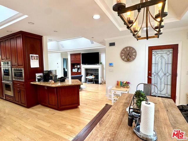 328 15th Street, Santa Monica CA: https://media.crmls.org/mediaz/c033999e-8079-47ec-ac8a-f18f5c9e3234.jpg