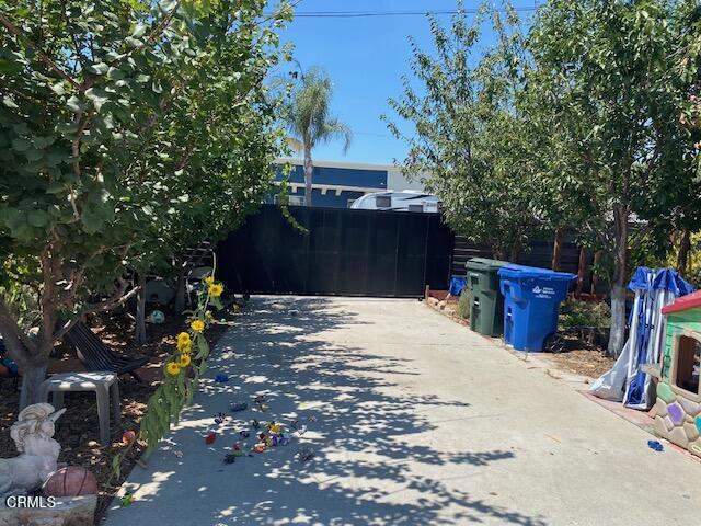 127 Miller Lane, Santa Paula CA: https://media.crmls.org/mediaz/c0345f5b-22ae-46f5-9acd-4e168a2ba556.jpg