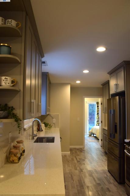 2412 8Th St, Berkeley CA: https://media.crmls.org/mediaz/c0346f1d-b995-4d7a-9494-f51641cad3bd.jpg