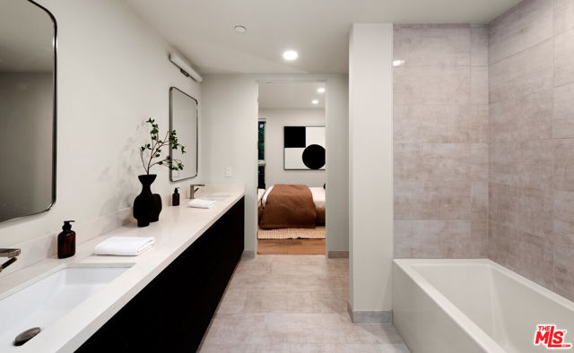 Drew Fenton | 505 S Barrington Avenue Los Angeles CA | MLS: 7082117