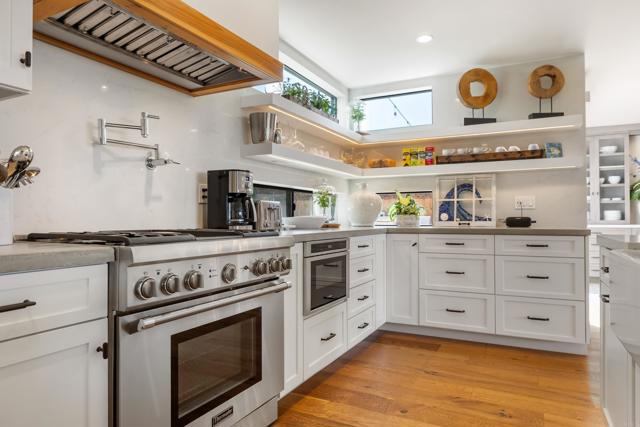 Detail Gallery Image 7 of 54 For 5080 Carlsbad Blvd, Carlsbad,  CA 92008 - 5 Beds | 4 Baths